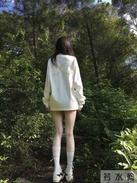 简约不简单的日常穿搭，白T的魅力