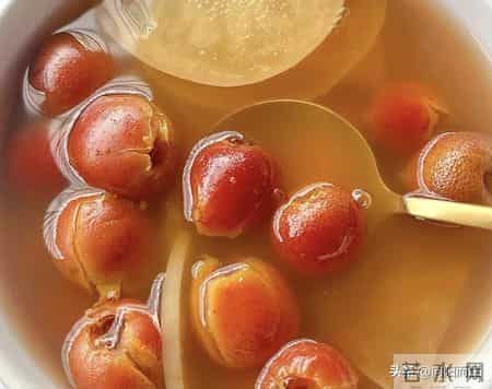 苹果搭对1物,肠道立马大扫除!3款平价水喝1个月,腰细了气色亮