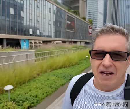 美国飞行员深圳街头发呆记：超市饼干上锁之谜与中国式安全感奇迹