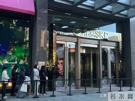 7天5.2亿！京圈“捡漏天堂”，要被卖了！网友：三折Prada真香