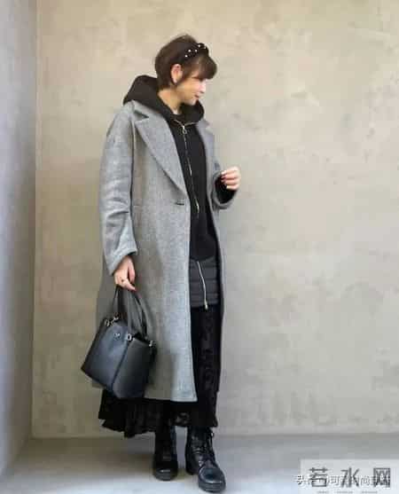 过年走亲戚怎么穿？50岁以后这样穿不抢风头 ，人人夸你“会打扮”