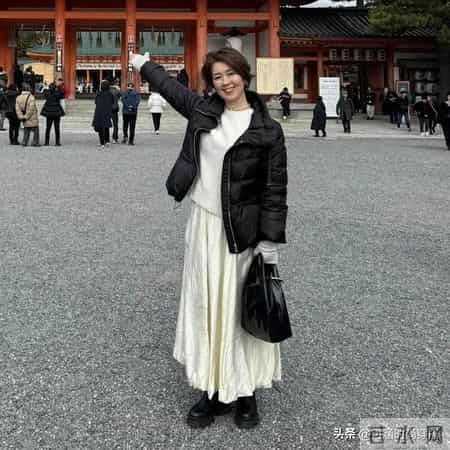 50岁以后怎么穿不显老？我靠这3步，彻底告别大妈感