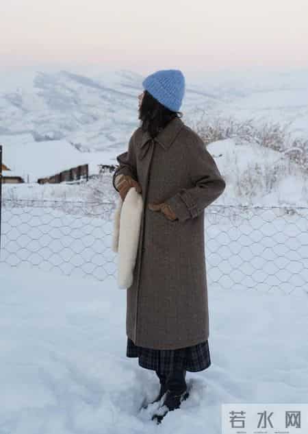 冬天的留白穿搭，是一种松弛自在的美！