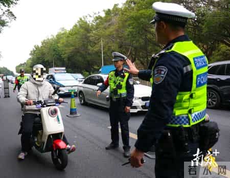 广东交警集中开展“电摩”专项整治统一行动