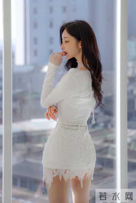 纯白蕾丝轻熟套装|是窗景里的月光柔媚美人