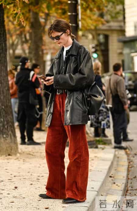 不得不说，法国女人才是最会穿的，不管是20还是80岁美的松弛优雅