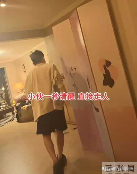 男的暗恋4年告白，女的张口就要钱，他听完转身就走，网友：清醒