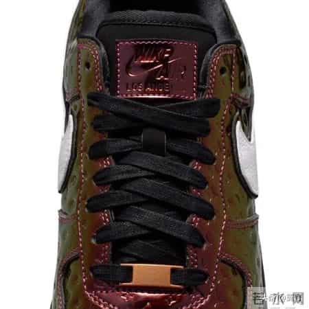 耐克悄悄发布了一款形似LV联名的Air Force 1新作……