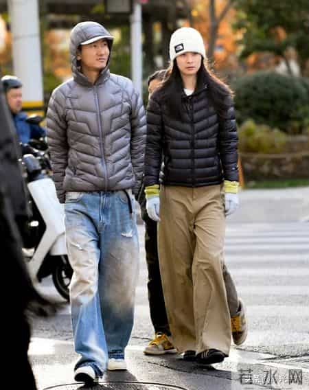 看了上海街拍才发现：满大街都是“排骨羽绒服”，既保暖又时髦