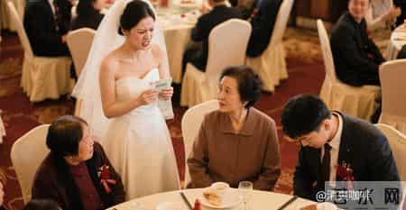 婚宴上婆婆要每月9000养老钱，老公月薪2800竟同意，我当场冷笑