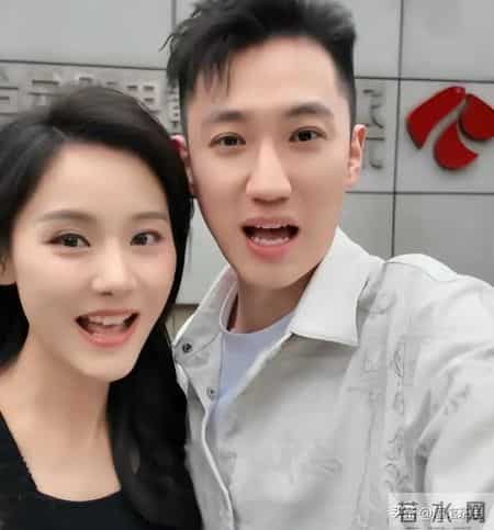 江苏主持人夫妻，同校同行还是同事，带娃播新闻，如今又喜获二胎