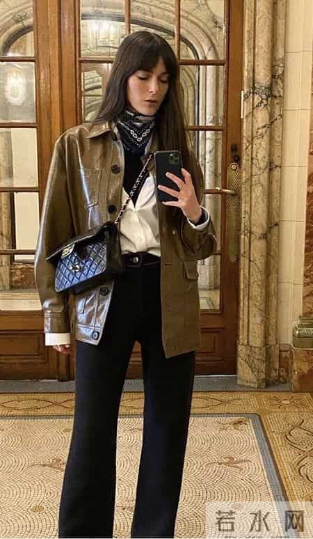 不得不说，法国女人才是最会穿的，不管是20还是80岁美的松弛优雅