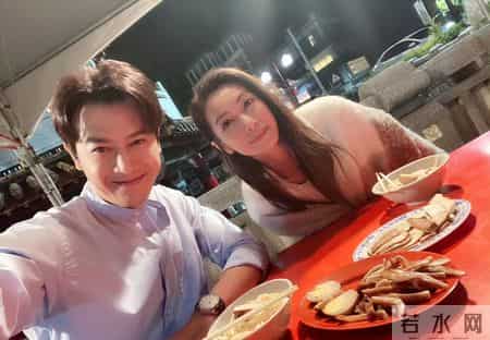 他忘不掉初恋，却爱上了两个女人，如今45岁仍未婚