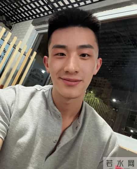 寸头与笑涡，少年感的终极答案（推粉丝16.8w）