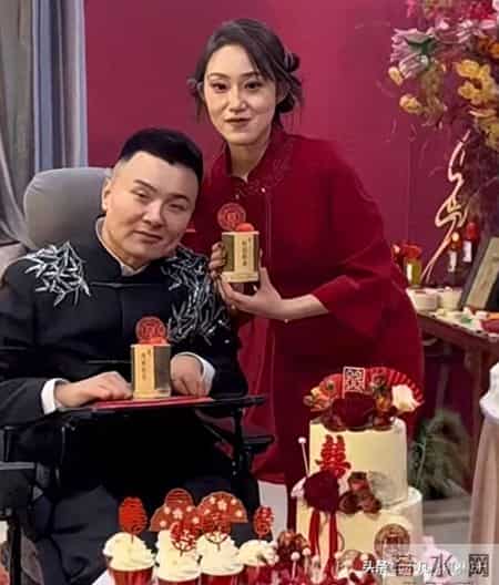 男子车祸瘫痪又花百万彩礼娶老婆，被问能否生育 女方回答没问题~