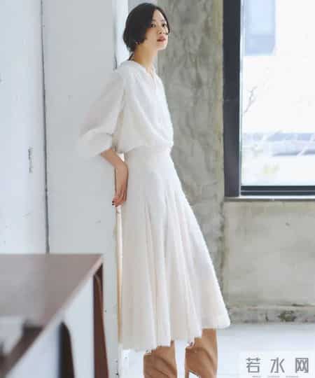 日系穿搭-最素的颜色 ，这样简单穿，也有万般风情