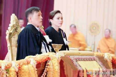 诗妮娜贵妃印度之行结束，4天换了5套造型，41岁生日复出试水成功