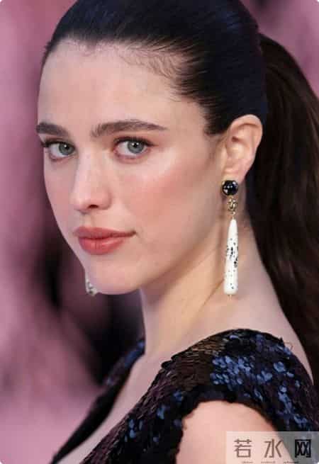 巴黎这一夜，周迅惊艳亮相，刘雯脸部瘦脱相，金高银松弛感拉满