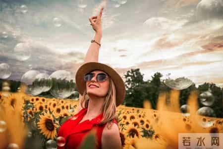 如果一个人还穿10年前的衣服，说明她这3个方面很特别