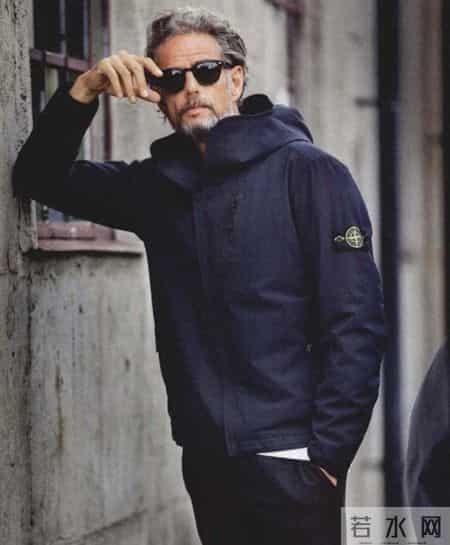 上了年纪的男人，少穿耐克、骆驼，换成这4个中产品牌更时髦