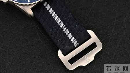 别只盯着水鬼了！硬核潜水表，你该看看这只