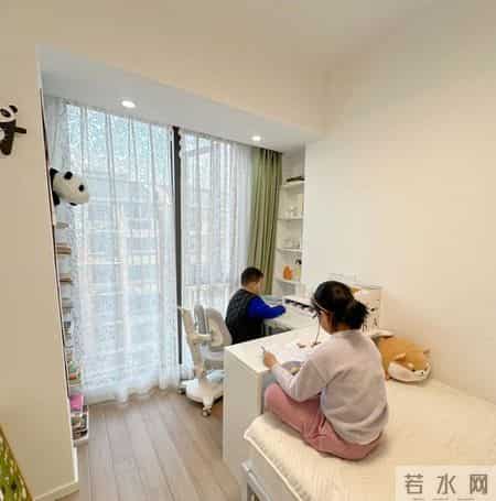 被邻居的“半高床”惊呆了：小卧室还能这样设计，被狠狠上了一课