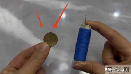 穿针用一个硬币，真是太厉害了，一次穿过又快又准，这方法太棒了