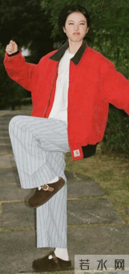 “阔腿裤+勃肯鞋”竟是冬天最流行组合，松弛又减龄
