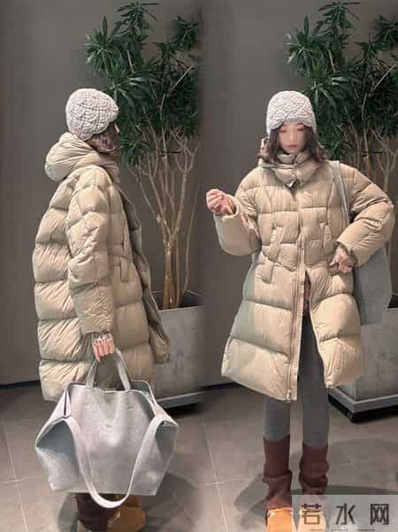 别再乱买羽绒服了！18套「卡其色系+同色系穿搭」公式显瘦又高级