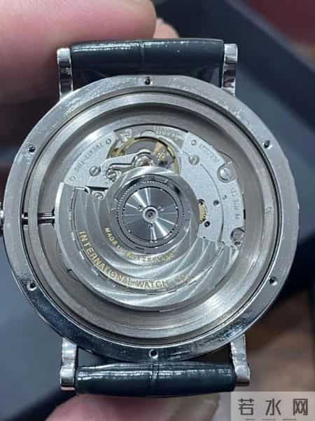 手表搭载自产机心还是外购通用机心,哪个更好?