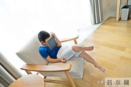 “毁掉”孩子的一双眼睛要多久？一个寒假就够了！3个动作不要做