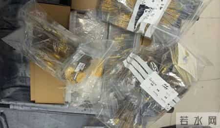 珠宝公司新员工将12公斤黄金忘在高铁上,价值近2000万元!幸好被列车长发现:箱子要两个人抬,工作20多年捡过最贵的