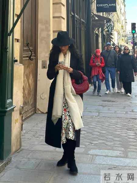 不得不说，法国女人才是最会穿的，不管是20还是80岁美的松弛优雅