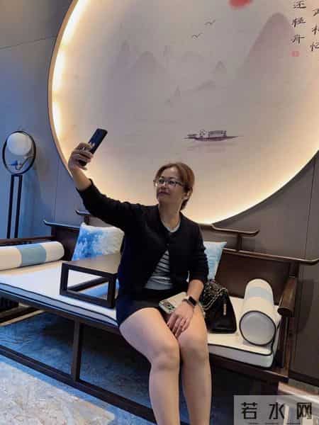 四十岁熟女，饱满人生刚刚开始