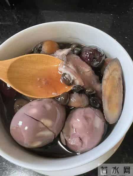 一把黑豆这么煮，肝血补得满满的！眼睛不干涩，连指甲都透亮了！