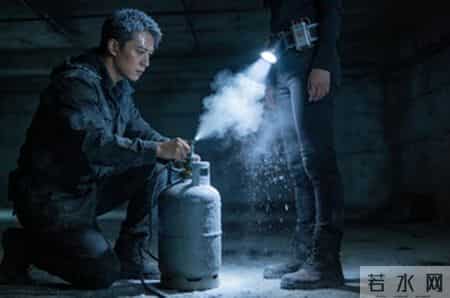 新婚当晚老婆不让我碰，我一怒之下回了消防队，她发来消息：看看结婚证上我的名字