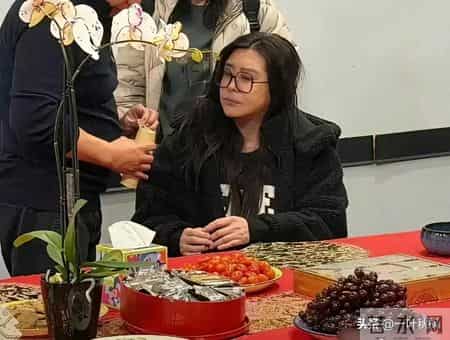 天哪，竟然是她，我的女神，不说名字，认不出来，完全认不出来呀