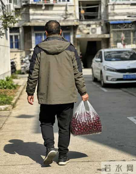 在成都，经济下行，新的攀比又出现了