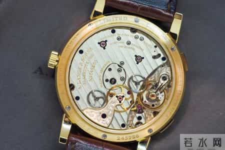 神级起步！出手即经典！这些一步到位毕业表，我只要一块就好！