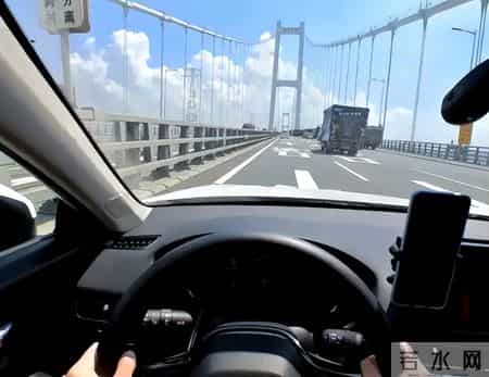 去年小姑子蹭我们车回家,路上花3000,她一分不出,今年我没惯她