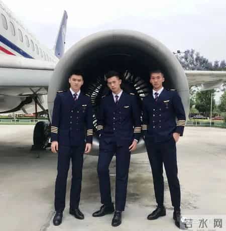 空少小哥哥，简直不要太帅了