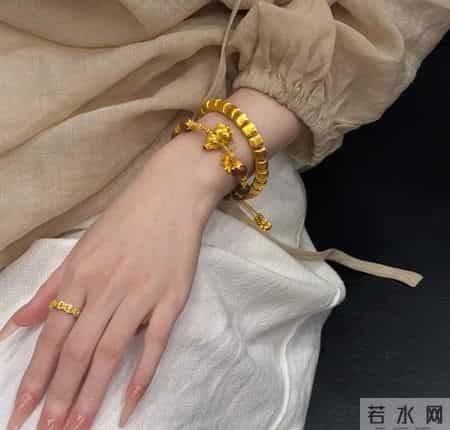 手上超过80克黄金的女人，都有这个共同点