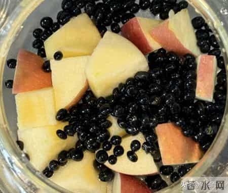 苹果搭对1物,肠道立马大扫除!3款平价水喝1个月,腰细了气色亮