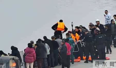 女子跳入旌湖！危急时刻，他们纵身一跃……