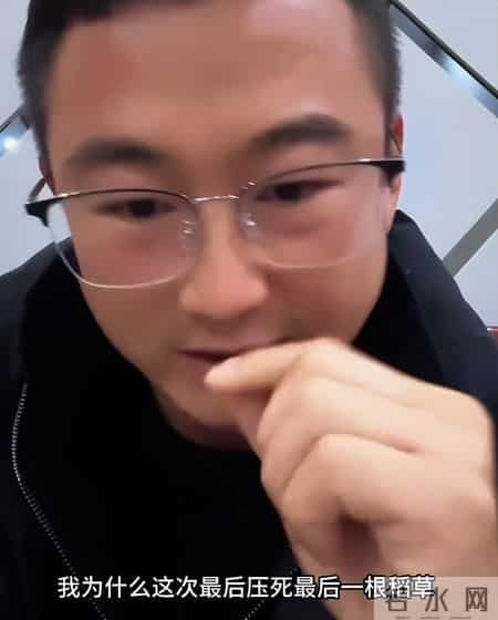 阿彪对妈妈深有愧疚，小依当初竟曾有过取消阿彪护照担保人的想法