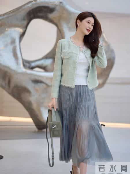 广东省台主持人彭婷婷日常通勤装穿搭美拍，优雅又温婉的大姐姐