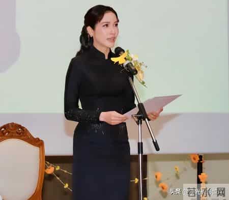 诗妮娜贵妃印度之行结束，4天换了5套造型，41岁生日复出试水成功