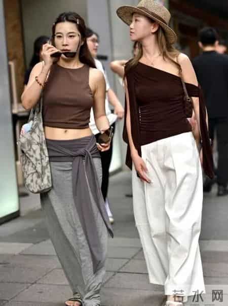 上海不愧是时尚标杆！满街不是下衣失踪、就是露腰、露胯，真时髦
