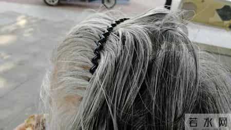 你还在为白发而烦恼吗?快来试试这个天然方法