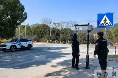 货车司机凌晨偷走浙江一地公安摄像头，因觉得拍出的画面肯定清晰，“快过年了，老家正好缺一个”